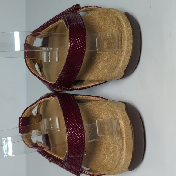 Vionic Farrah woven embossed burgundy sandals womans size 6.5 (wide) - Picture 12 of 16